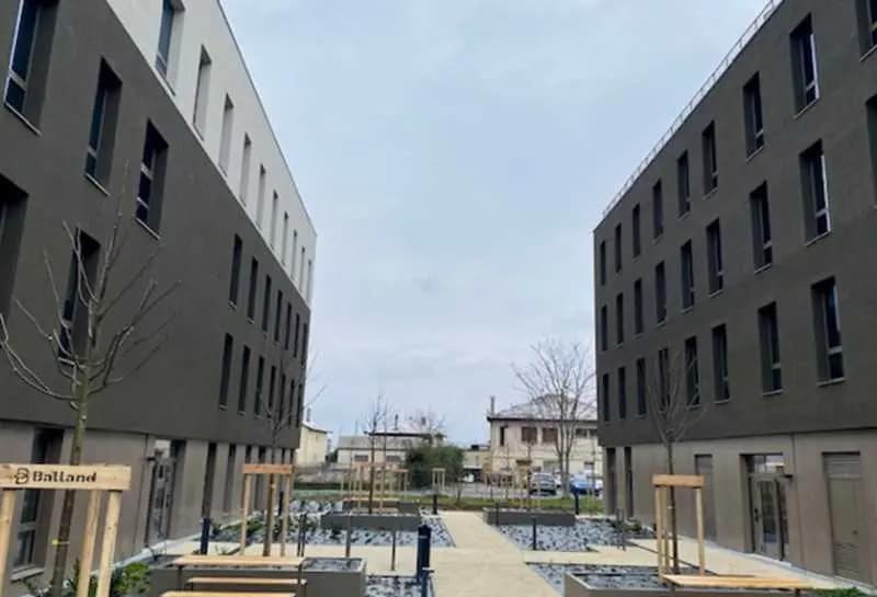 22 Avenue Jean Jaurès, Décines-Charpieu à vendre - Photo de l’immeuble – Image 3 sur 10