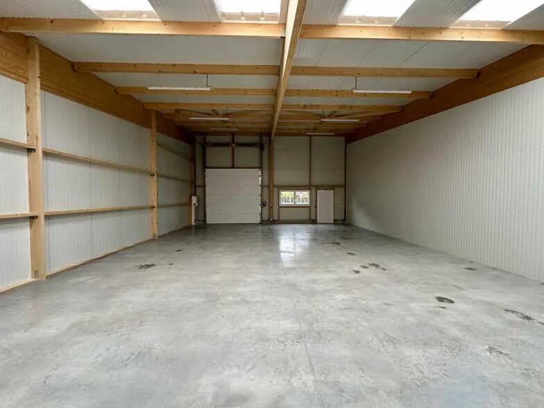 Local d’activités dans Saint-Léonard à louer - Photo intérieure – Image 3 sur 5