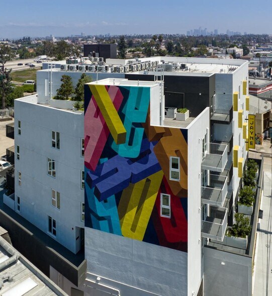 5103 W Adams Blvd, Los Angeles, CA à louer - Photo de l’immeuble – Image 3 sur 12