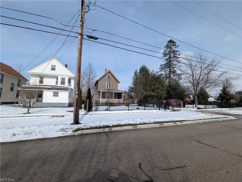 17 W Walnut St, Jefferson, OH à vendre - Photo de l’immeuble – Image 2 sur 7