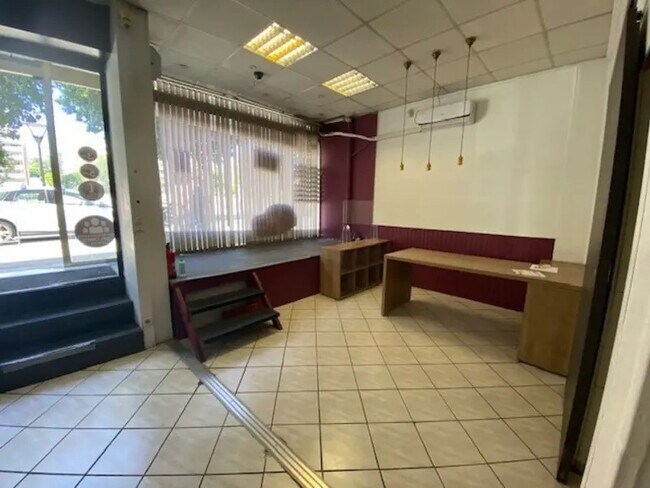 Plus de détails pour Local commercial à vendre