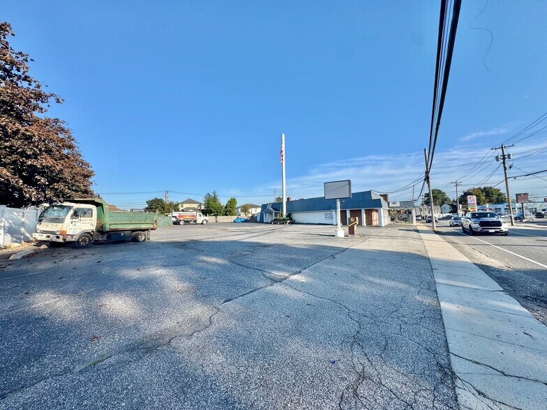 791 Main St, Farmingdale, NY à vendre - Photo de l’immeuble – Image 3 sur 13