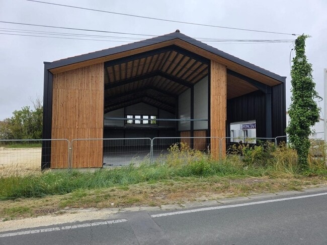 Plus de détails pour Local commercial à vendre