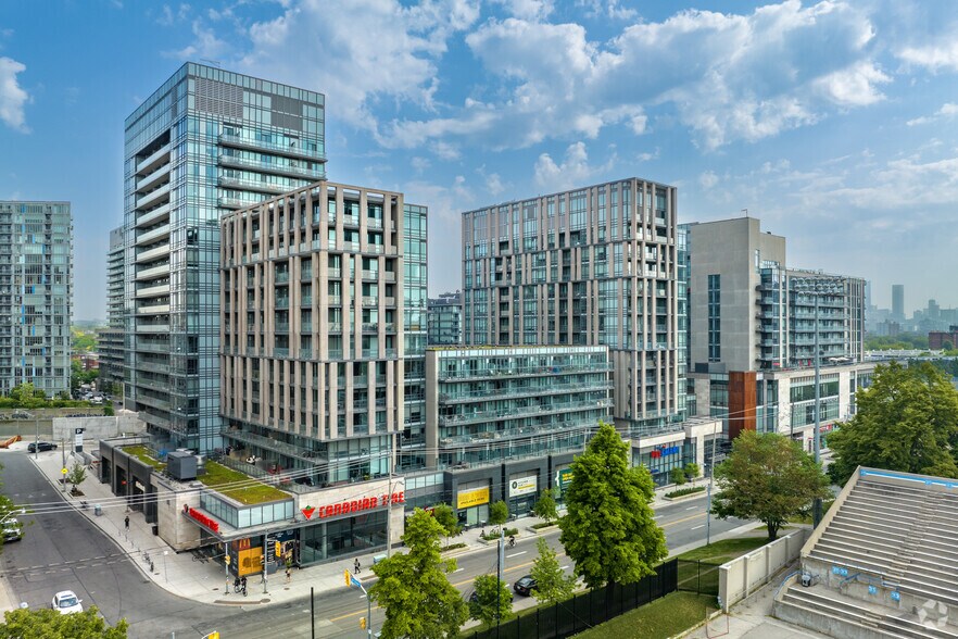 61-75 Hanna Ave, Toronto, ON à louer - Photo principale – Image 3 sur 12