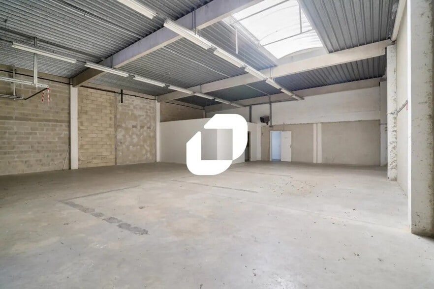 Local d’activités dans Lognes à louer - Photo intérieure – Image 2 sur 7