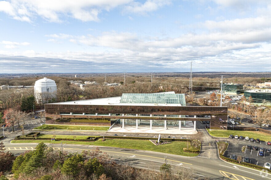 1377 Motor Pky, Islandia, NY à louer - Photo principale – Image 1 sur 16