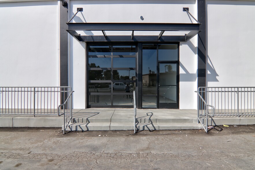 3860 E Main St, Ventura, CA à louer - Photo de l’immeuble – Image 3 sur 15