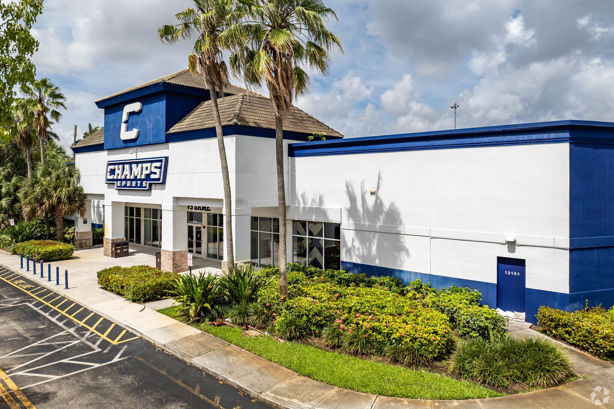 12151 Pines Blvd, Pembroke Pines, FL à louer Photo principale– Image 1 sur 5