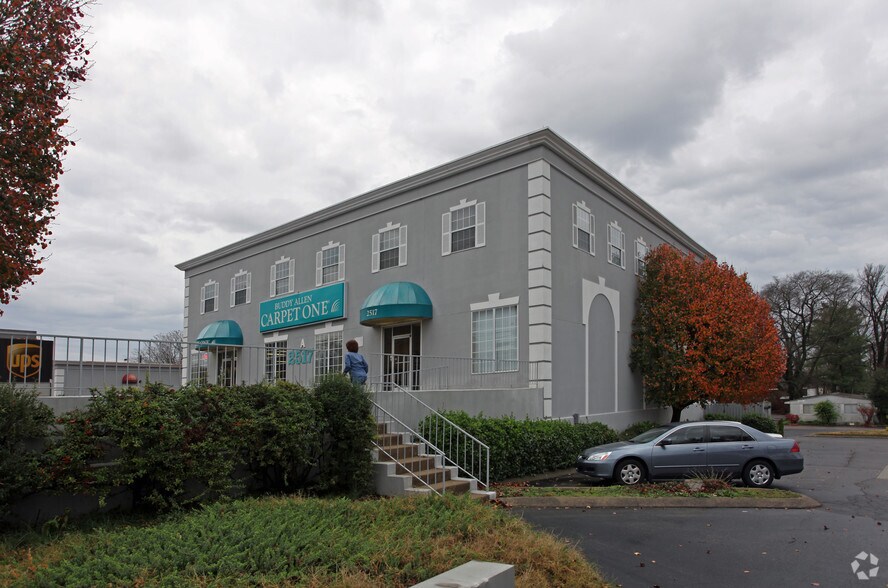 2515-2517 & 2525 C Lebanon Pk. portefeuille de 3 biens à vendre sur LoopNet.fr - Photo principale – Image 2 sur 6