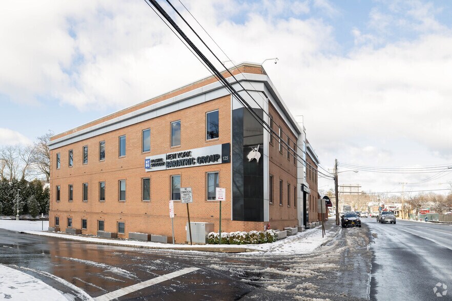 125 Mineola Ave, Roslyn Heights, NY à vendre - Photo de l’immeuble – Image 3 sur 13