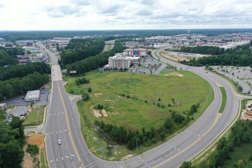 Lake Valley & Yadkin Rd, Fayetteville, NC à vendre - Photo de l’immeuble – Image 2 sur 14