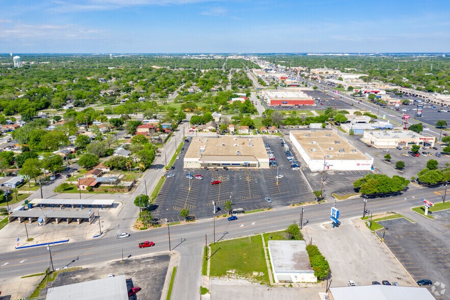 6723 S Flores St, San Antonio, TX à vendre - Aérien – Image 3 sur 14
