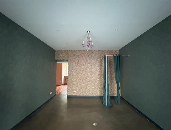 Plus de détails pour Local d'activités à louer