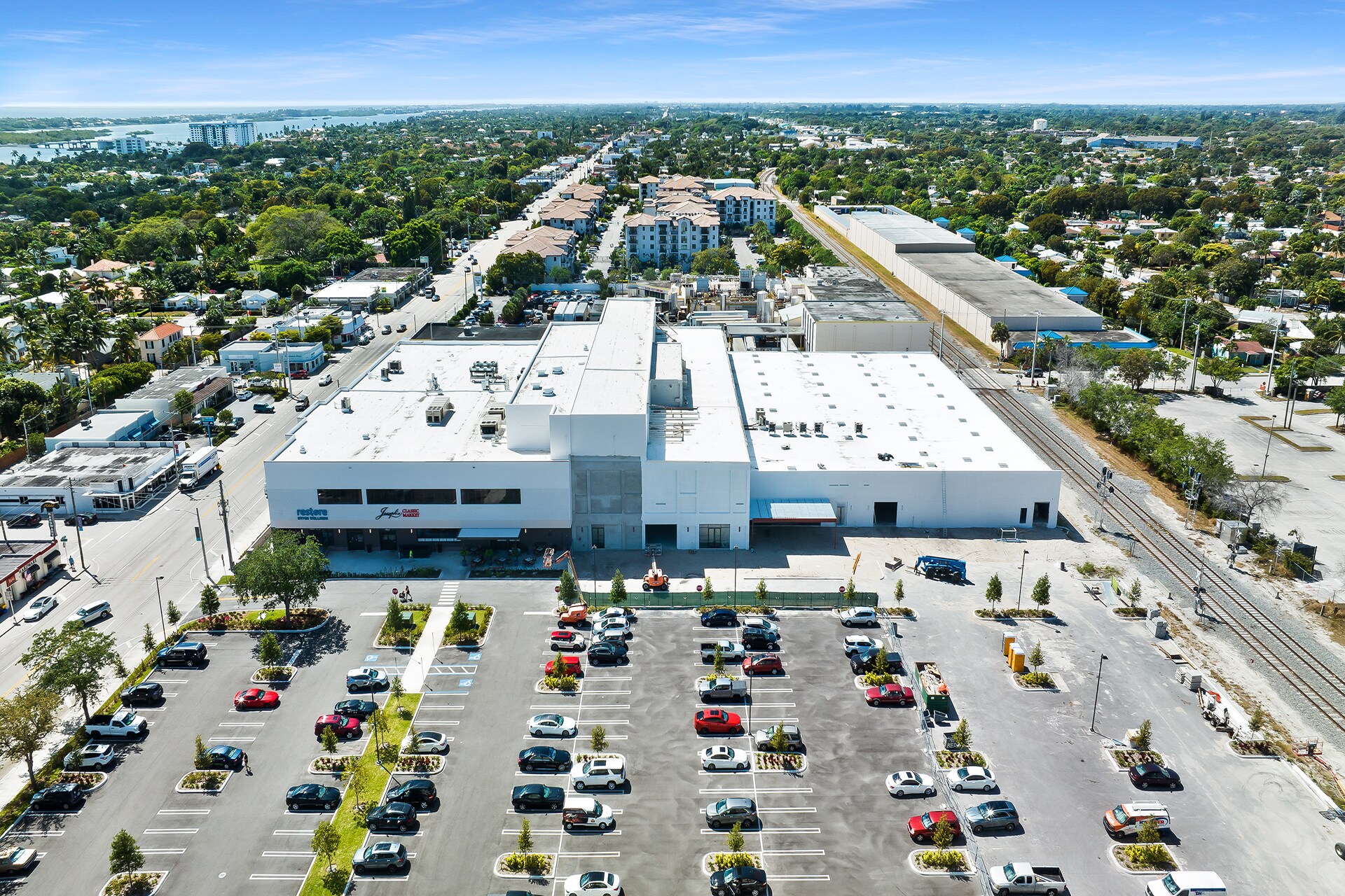 2751 S Dixie Hwy, West Palm Beach, FL à louer Photo de l’immeuble– Image 1 sur 25