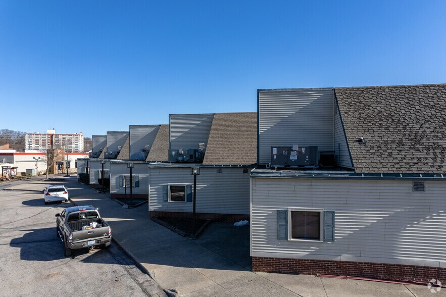 263 Social St, Woonsocket, RI à louer - Photo de l’immeuble – Image 3 sur 32