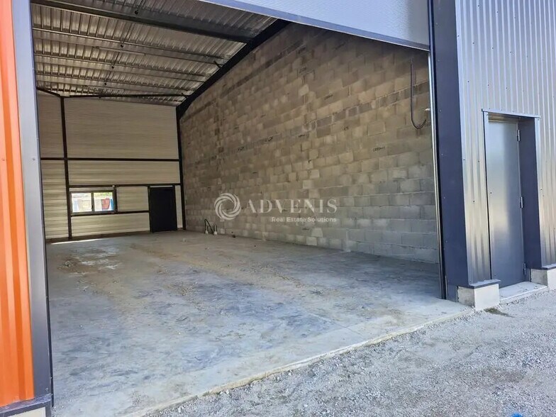 Local d'activités dans Charvieu-Chavagneux à vendre - Photo de l’immeuble – Image 3 sur 6