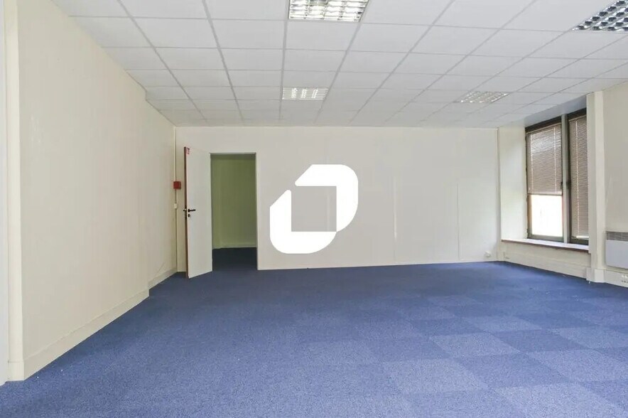 Bureau dans Croissy-Beaubourg à louer - Photo de l’immeuble – Image 3 sur 7