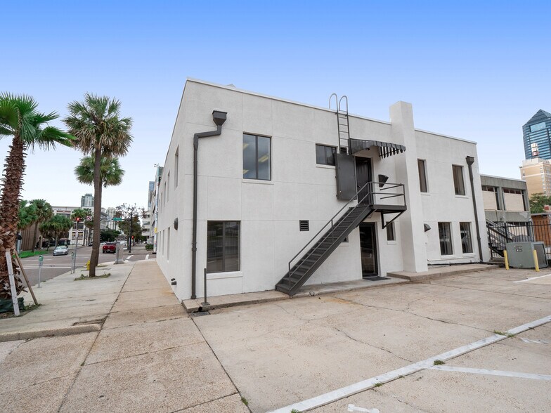 245 E Adams St, Jacksonville, FL à louer - Photo de l’immeuble – Image 3 sur 50