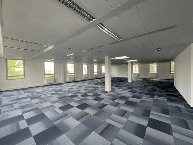 Plus de détails pour 11 Rue Pascal, Bron - Bureau à louer