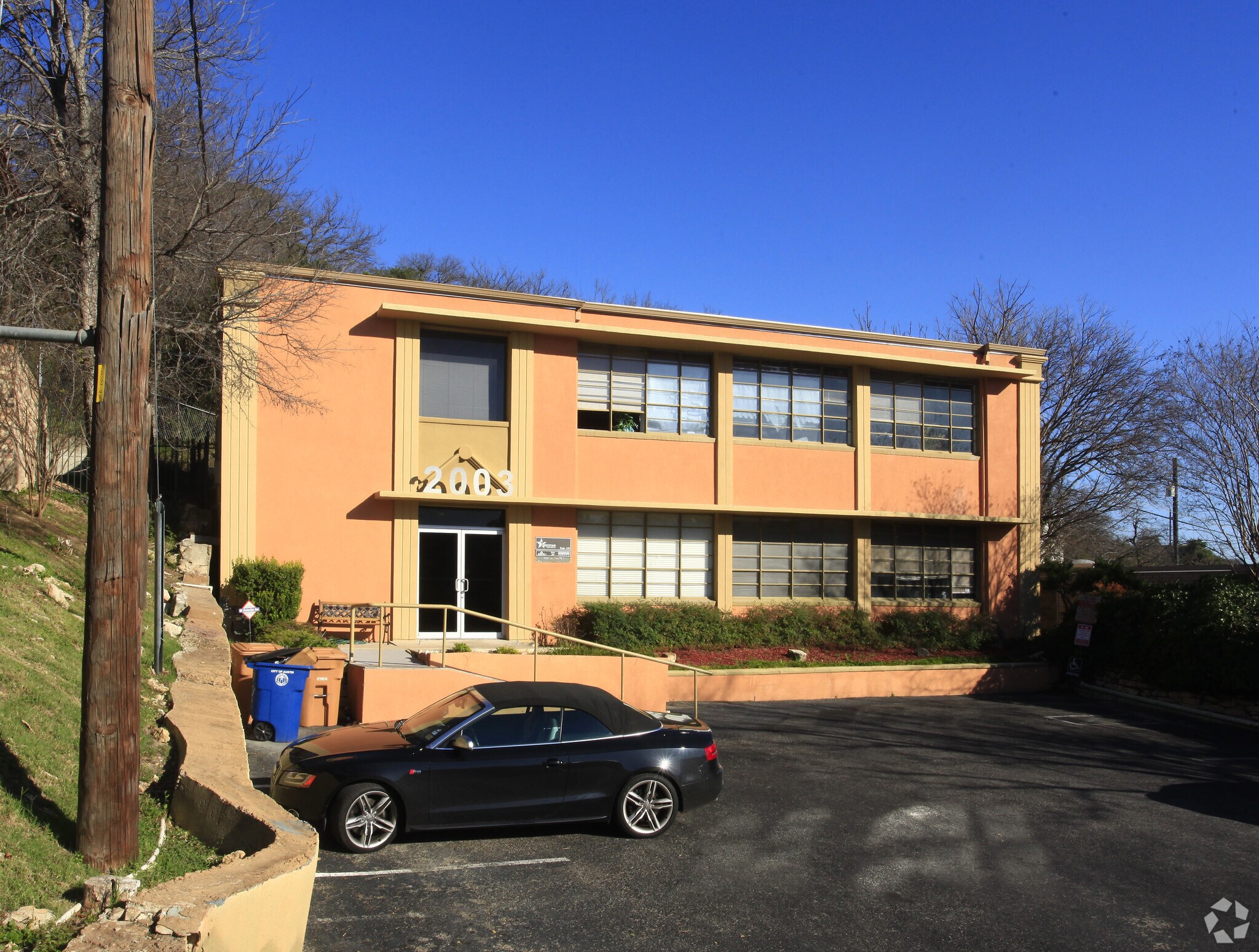 2003 N Lamar Blvd, Austin, TX à louer Photo principale– Image 1 sur 12