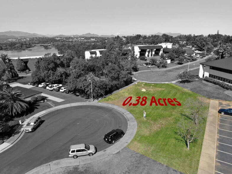 311 Knollcrest Dr, Redding, CA à vendre - Photo de l’immeuble – Image 2 sur 7