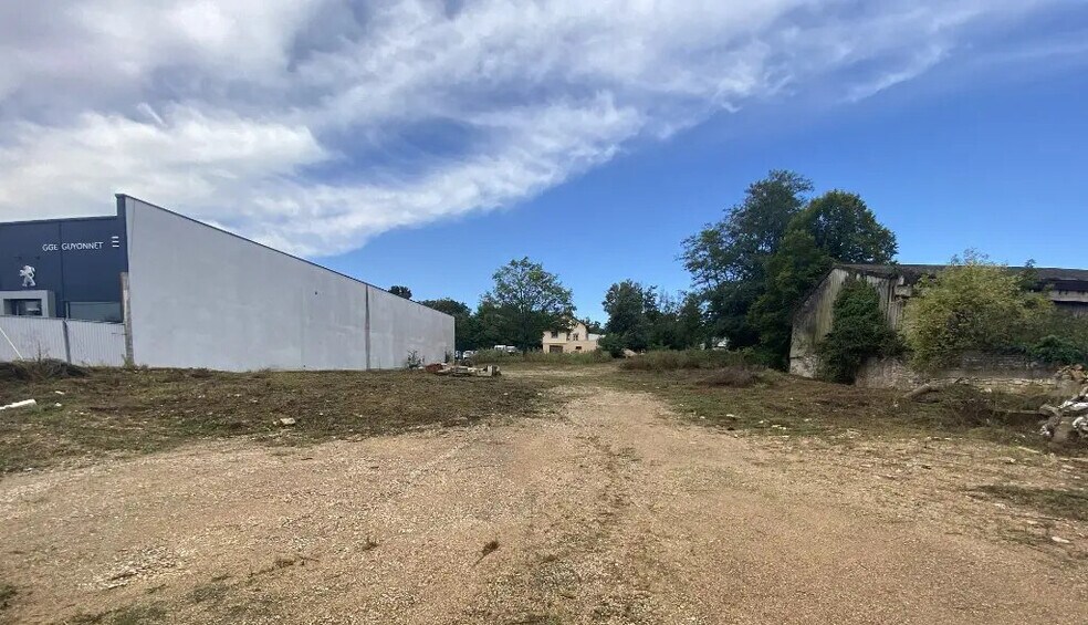 Local d'activités dans Tournus à vendre - Photo de l’immeuble – Image 2 sur 3