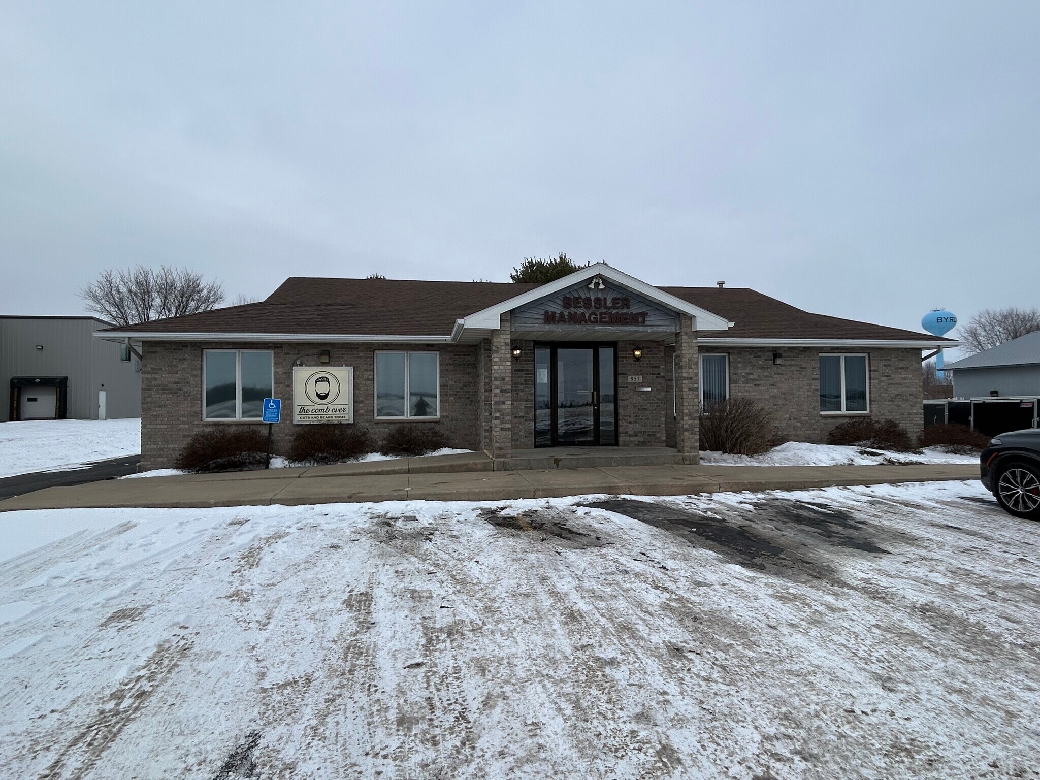 957 Frontage Rd NW, Byron, MN à vendre Photo principale– Image 1 sur 8