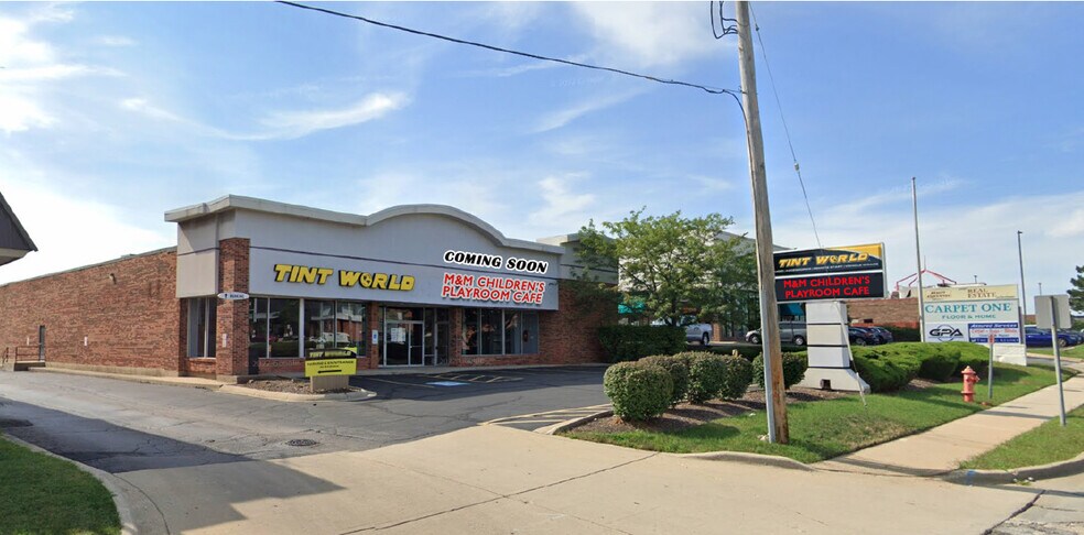 1228 N Roselle Rd, Schaumburg, IL à vendre - Photo de l’immeuble – Image 2 sur 25