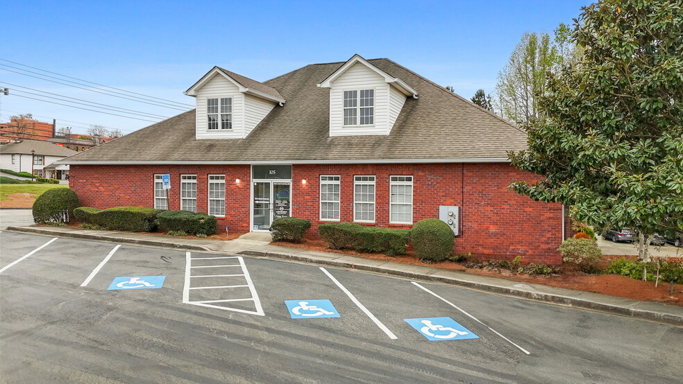 105 N Park Trl, Stockbridge, GA à louer - Photo de l’immeuble – Image 1 sur 45