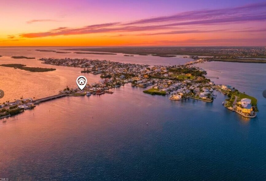 4767 Pine Island Rd NW, Matlacha, FL à vendre - Photo de l’immeuble – Image 3 sur 12