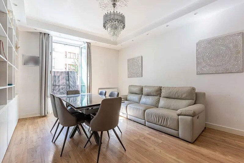 Immeuble residentiel dans Neuilly-sur-Seine à vendre - Photo intérieure – Image 3 sur 10