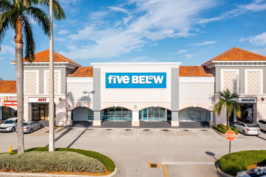 8330-8505 Mills Dr, Miami, FL à louer - Photo de l’immeuble – Image 3 sur 24