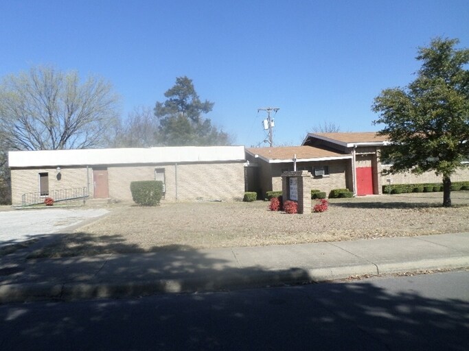 2415 Magna Vista Dr, Dallas, TX à vendre - Photo de l’immeuble – Image 2 sur 10