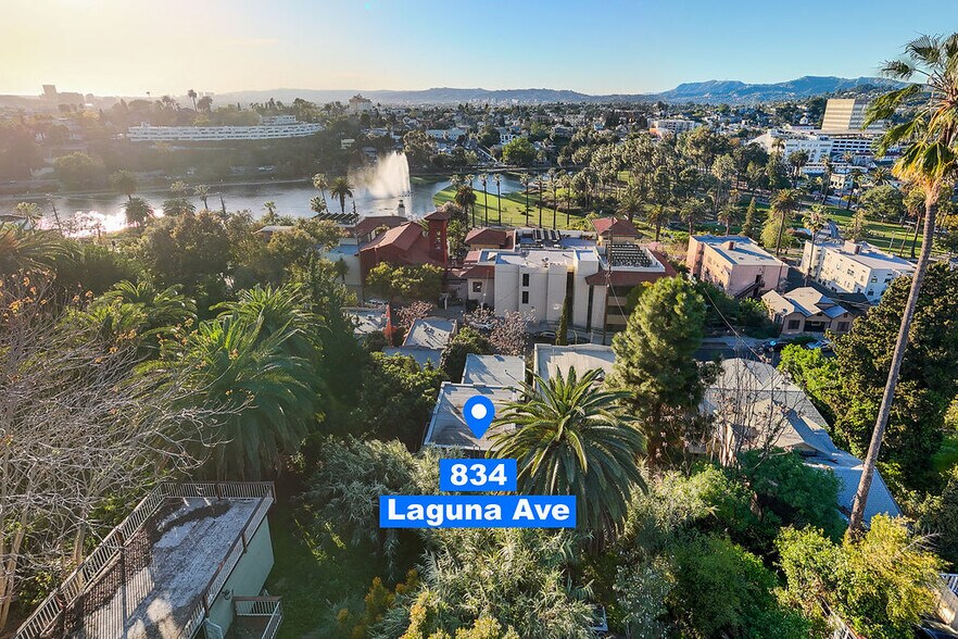 834 Laguna Ave, Los Angeles, CA à vendre - Photo de l’immeuble – Image 3 sur 22