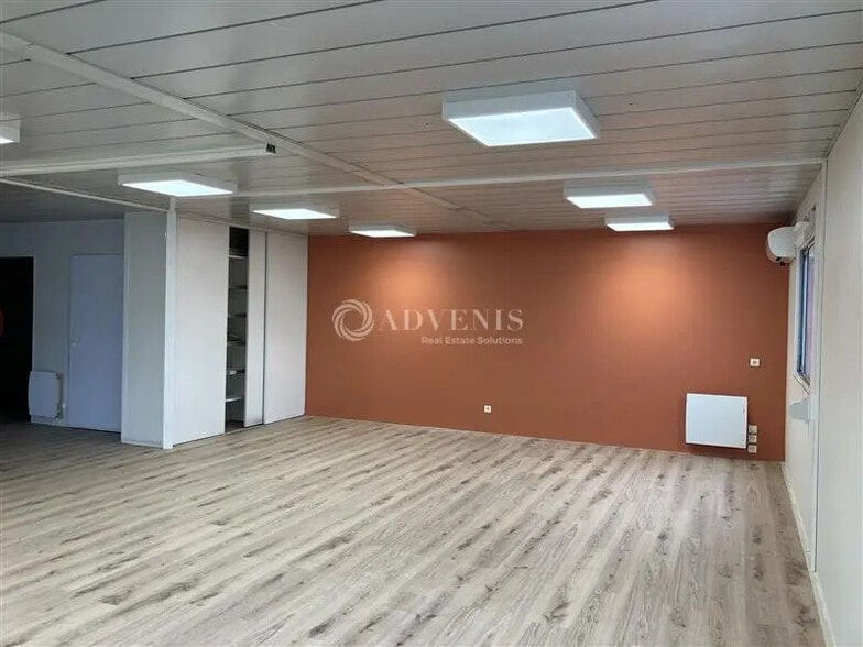 Bureau dans Bourges à louer - Photo de l’immeuble – Image 1 sur 4
