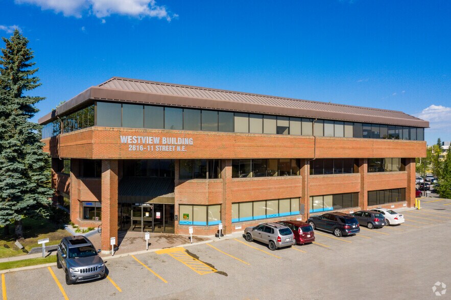 2816 11th St NE, Calgary, AB à vendre - Photo de l’immeuble – Image 1 sur 11