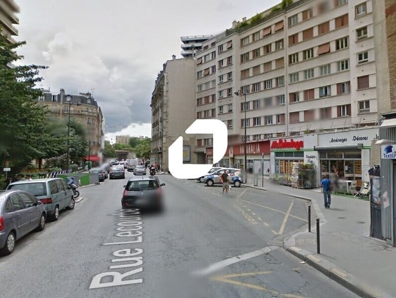 341 Rue Lecourbe, Paris à louer - Photo de l’immeuble – Image 1 sur 1