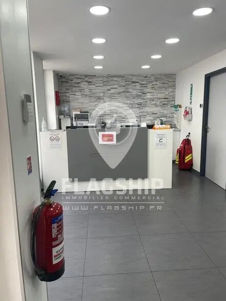 Local commercial dans Maisons-Laffitte à louer - Photo de l’immeuble – Image 3 sur 4