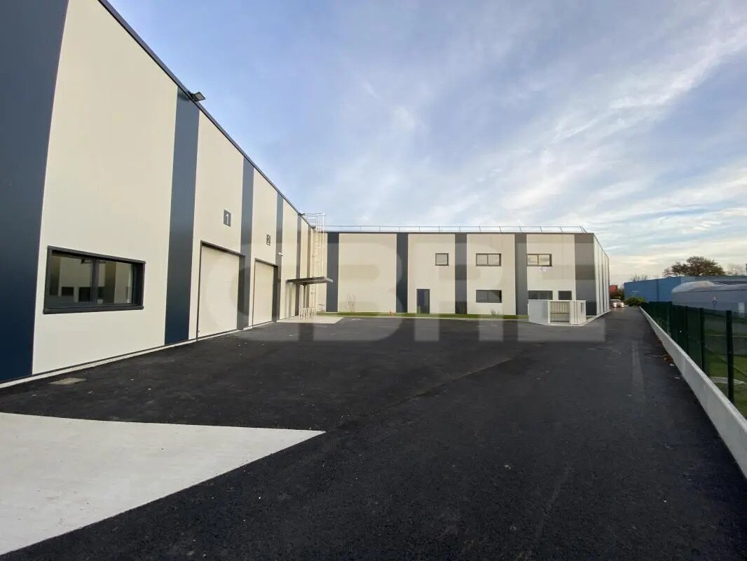 Local d'activités dans Blanquefort à vendre Photo de l’immeuble– Image 1 sur 19