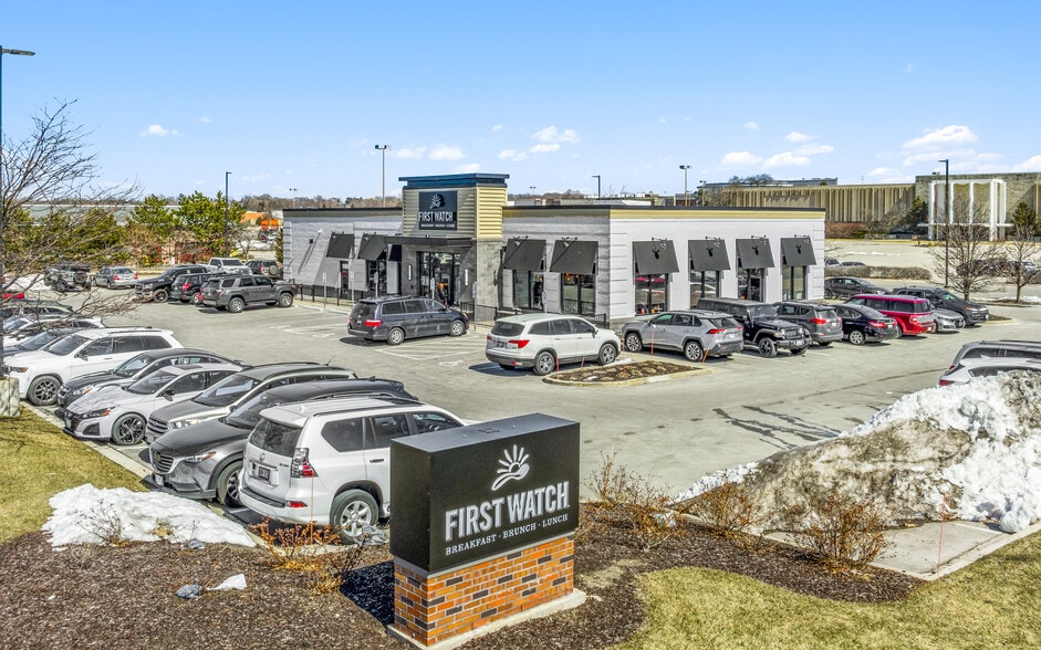 5320 S 76th St, Greendale, WI à vendre - Photo principale – Image 1 sur 4