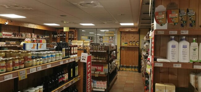 Plus de détails pour Local commercial à louer