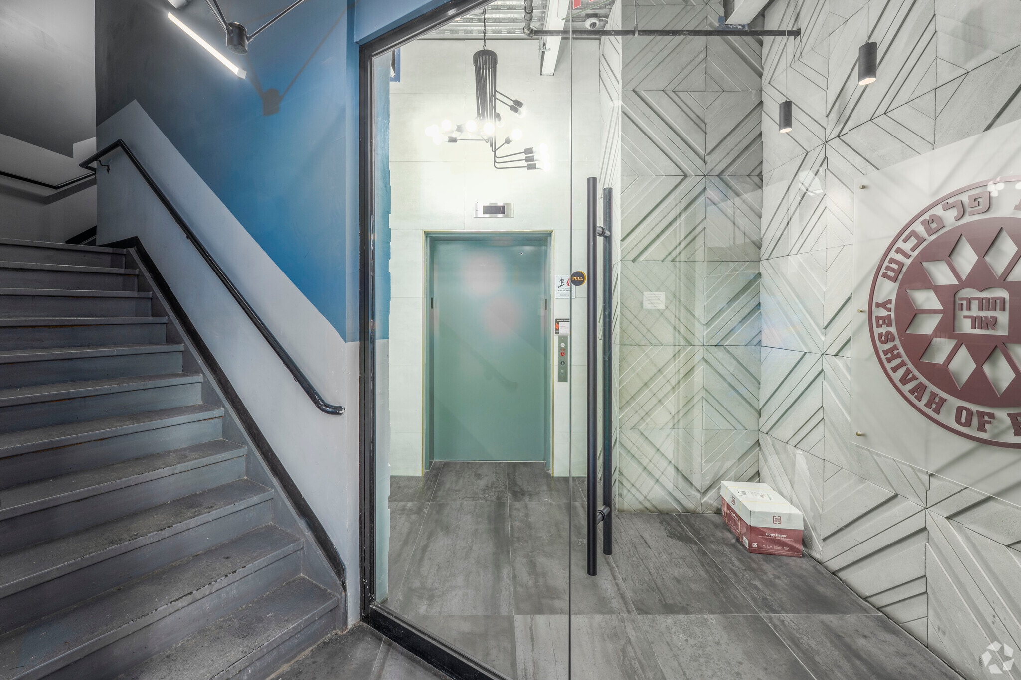 975A E 13th St, Brooklyn, NY à louer Hall d’entrée– Image 1 sur 15