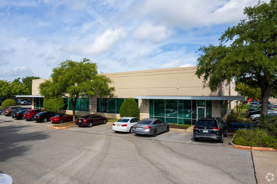 9300 United Dr, Austin, TX à louer - Photo de l’immeuble – Image 3 sur 53