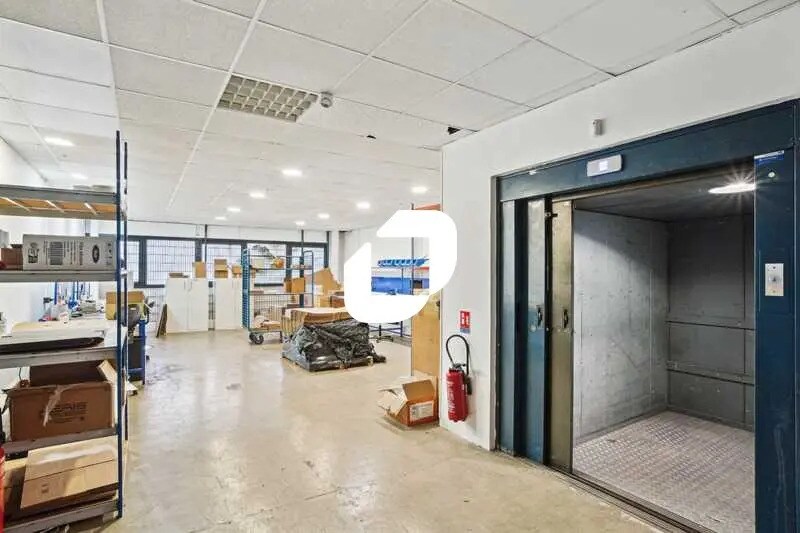 Local d’activités dans Les Ulis à louer - Photo de l’immeuble – Image 3 sur 14