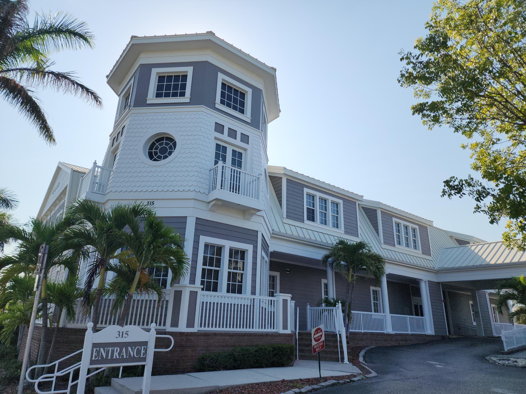 315 E Olympia Ave, Punta Gorda, FL à louer Photo de l’immeuble– Image 1 sur 18