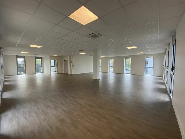 Bureau dans Bretteville-sur-Odon à louer - Photo de l’immeuble – Image 3 sur 8