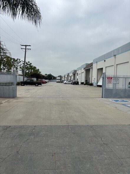 9528 E Rush St, South El Monte, CA à louer - Photo de l’immeuble – Image 3 sur 47