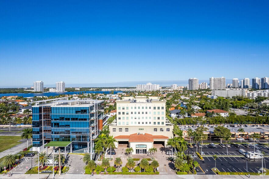 3363 NE 163rd St, North Miami Beach, FL à vendre - Photo de l’immeuble – Image 3 sur 84