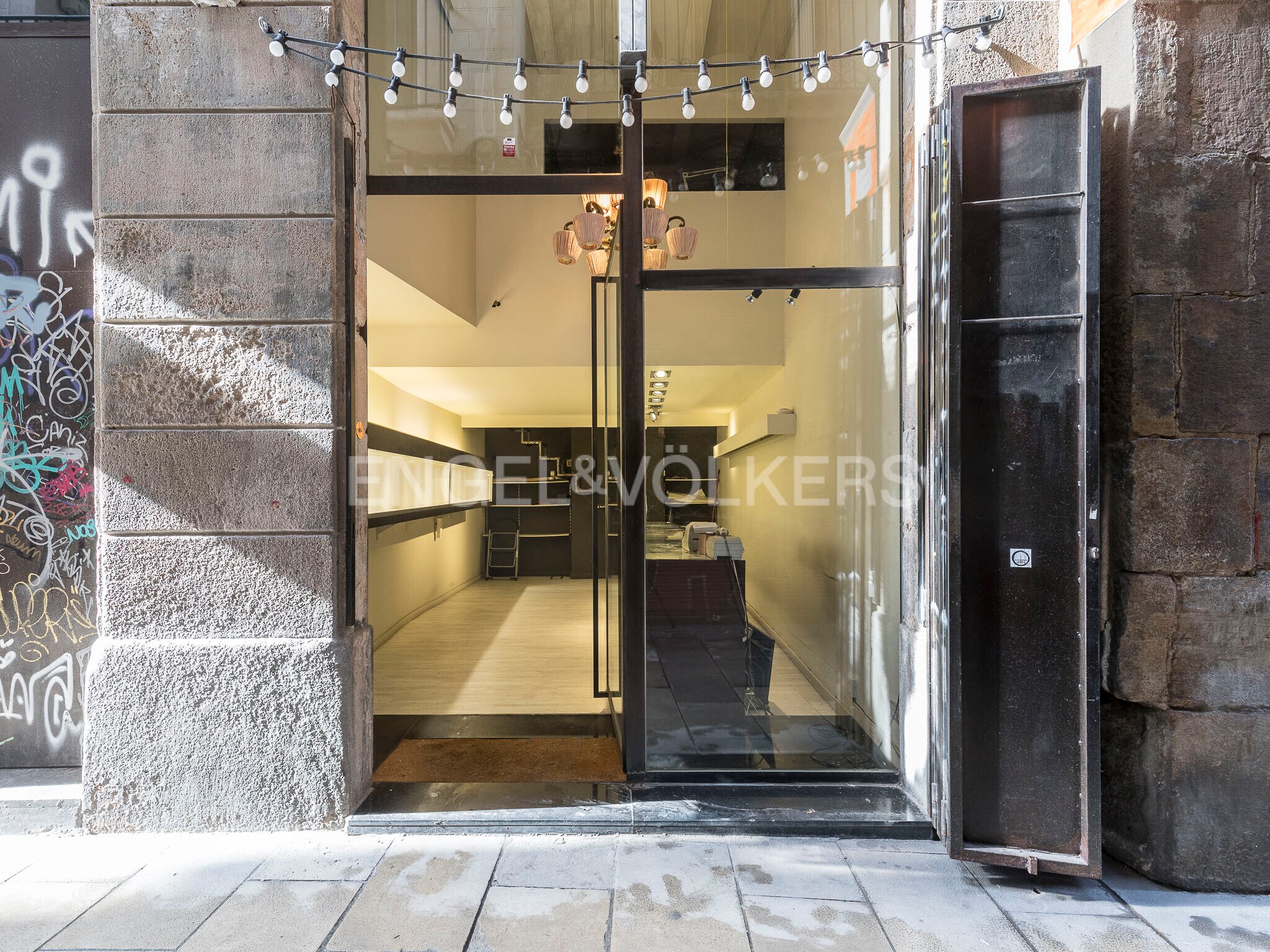 Local commercial dans Barcelone, Barcelona à louer Photo de l’immeuble– Image 1 sur 8