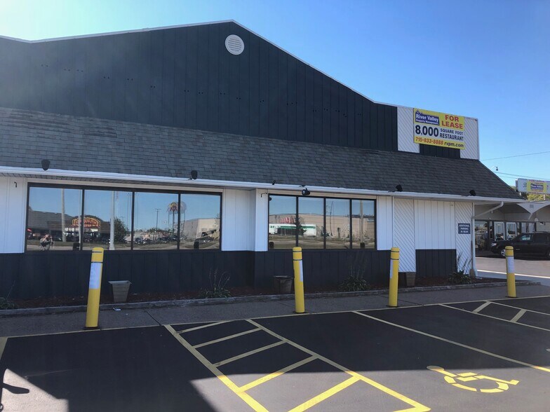 2613 E Clairemont Ave, Eau Claire, WI à louer - Photo de l’immeuble – Image 2 sur 22